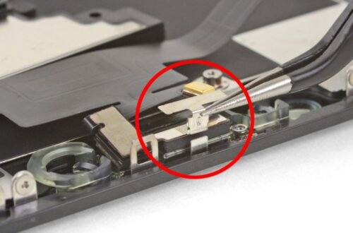 Petit support (sur la plaque de la caméra avant) pour iPhone XR – Image 3